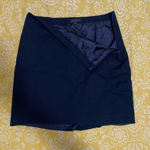 THE LIMITED- Black Mini Skirt - Size 4 - Picture 2 of 4